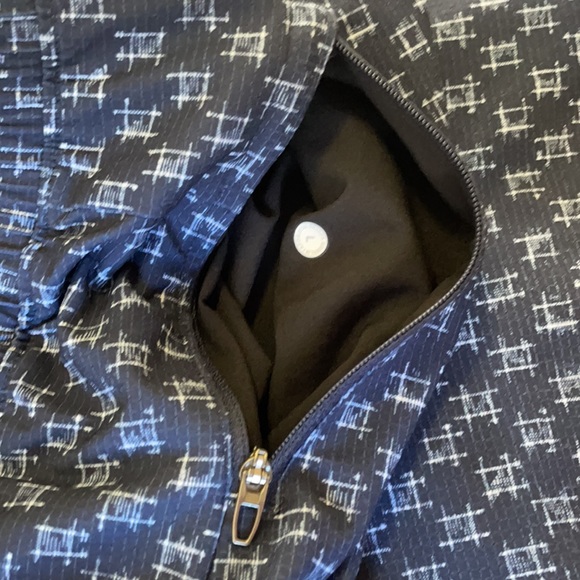 Lululemon Navy Pattern Men’s Shorts L - Picture 3 of 6